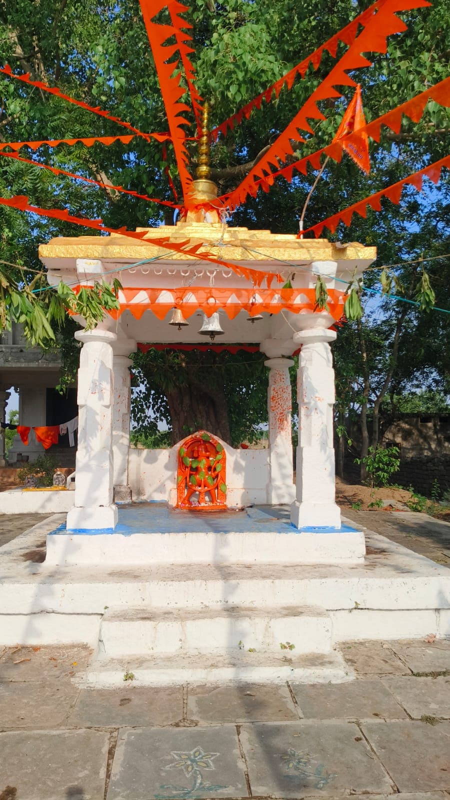 The open mandapam shrine beneath the sacred tree